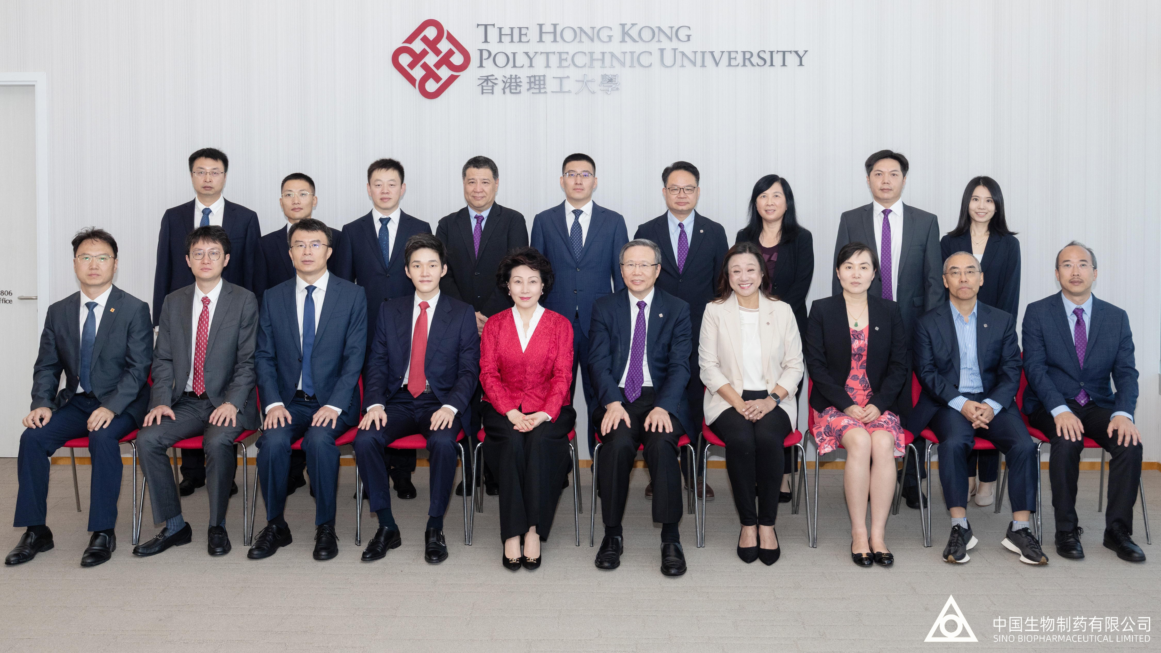 正大制药总裁郑翔玲，豪门国际首席执行长谢承润率团访问香港理工大学，与校长滕锦光教授及科研专家团队展开交流，擘画未来合作发展新图景。